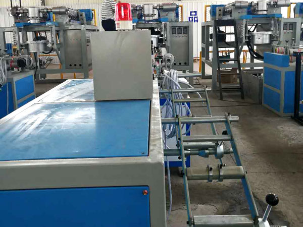 雙層微（wēi）噴帶生產線