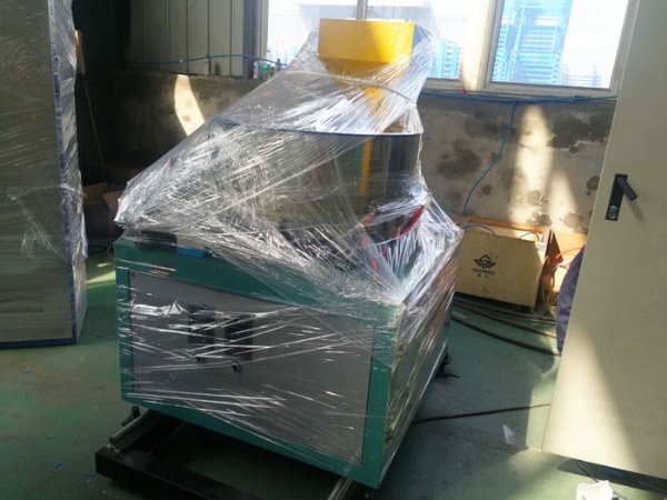 內（nèi）鑲貼片式（shì）滴灌帶生產線